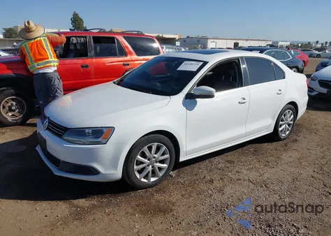 2014 Volkswagen Jetta 1.8T Se z USA, uszkodzony, nr VIN 3VWD17AJ2EM328522